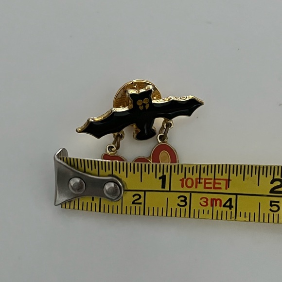 Two fabulous Halloween pins.  Pumpkin pin is ceramic. Bat pin is metal. - Picture 13 of 15